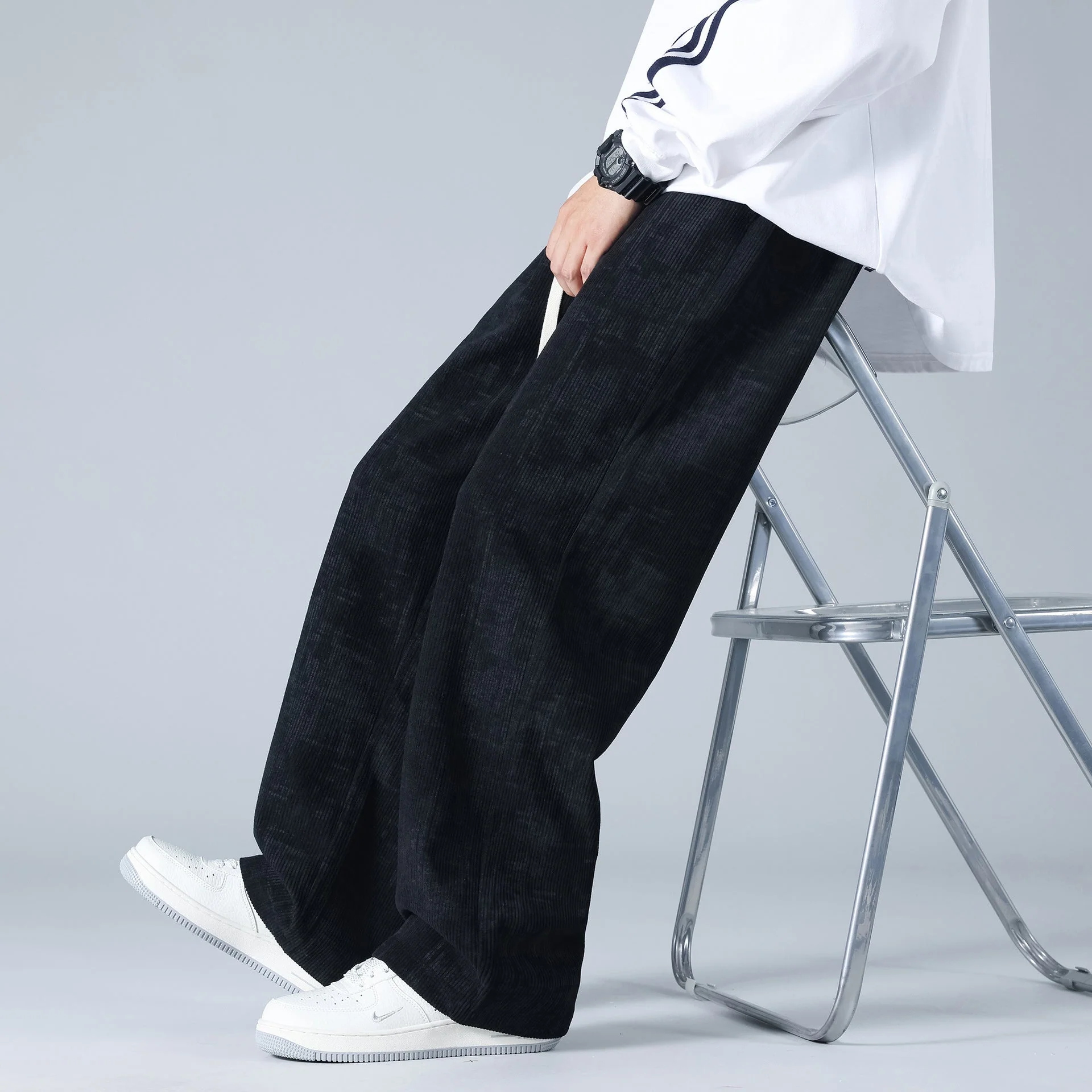 Larry - Pantalon de jogging en velours côtelé chic et spacieux pour hommes – Image 6