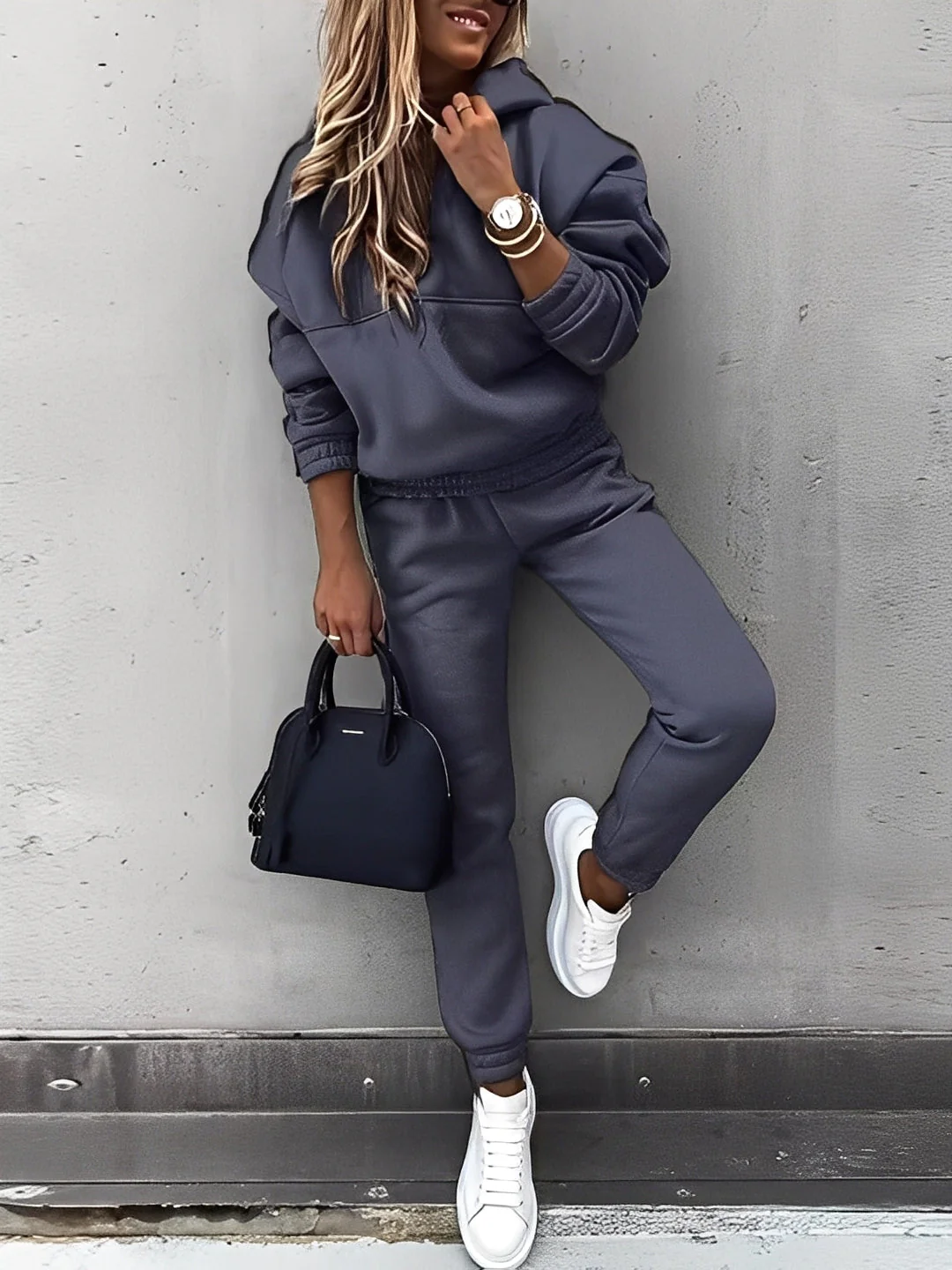 Dianna - Ensemble moderne avec capuche pour femmes – Image 3