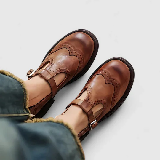 Léana - Chaussures classiques à bride en T en cuir pour femmes – Image 2