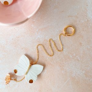 Sous le cerisier – suspension papillon ou broche