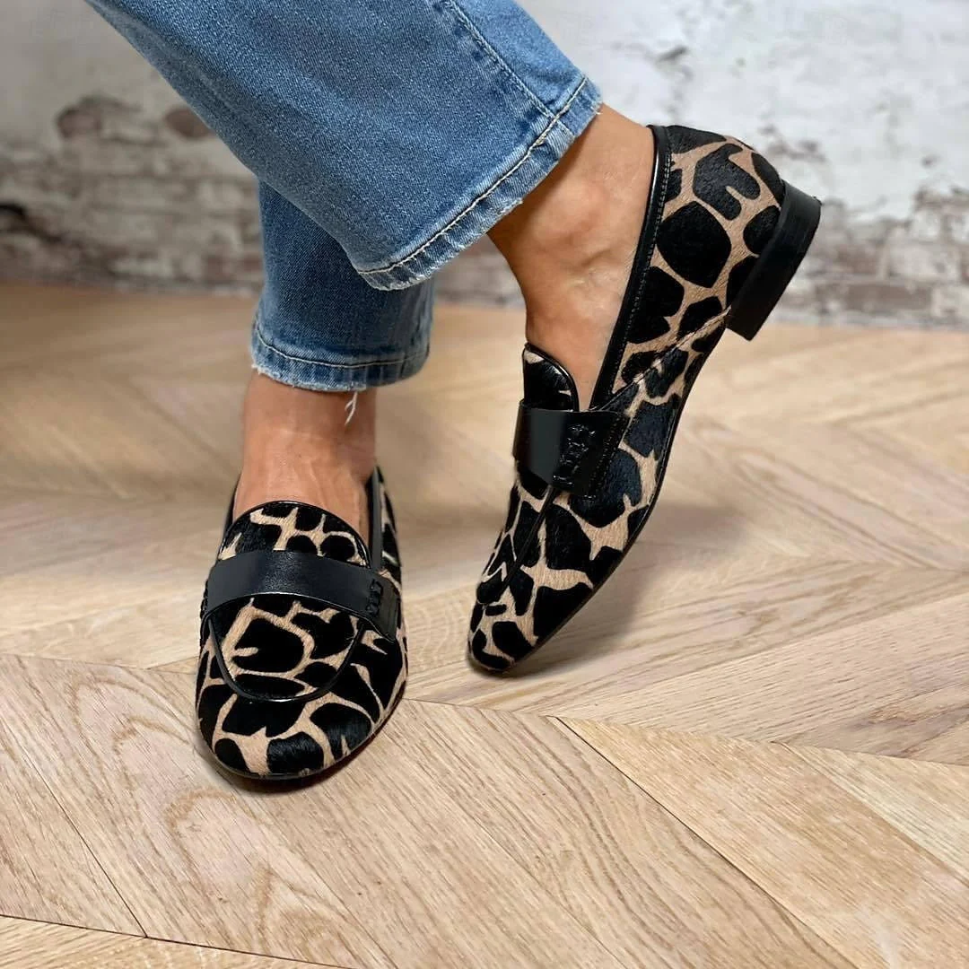 Katherina - Mocassins chic avec finition noire pour femmes – Image 2