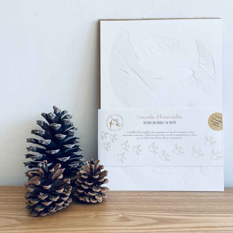 Envolée d’hirondelles en papier – Image 9