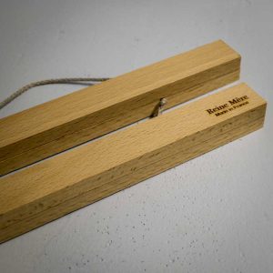 Reine Mère – Tasseaux porte-affiche