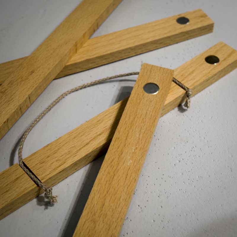 Reine Mère – Tasseaux porte-affiche – Image 2